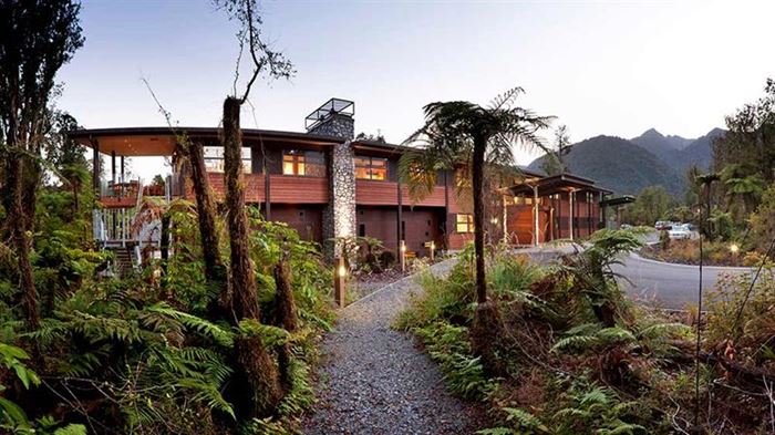 Te Waonui Forest Retreat